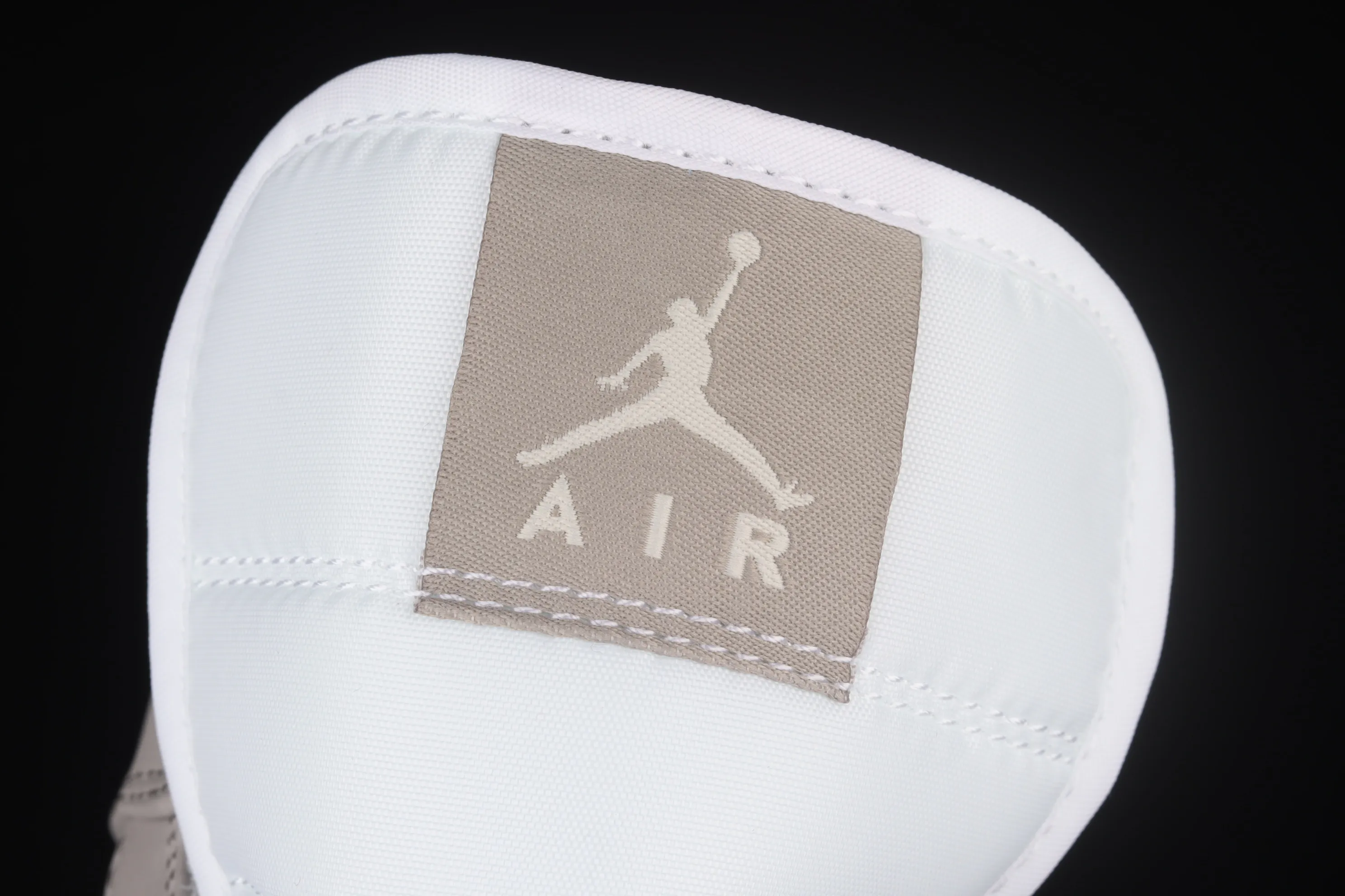 All Categories Air Jordan Jordan Series Basketball Shoes Air Jordan 1 Mid Air Jordan 1 Mid AJ1 Joe 1 Middle Linen College Gray Mid-top Basketball Shoes 554724-082